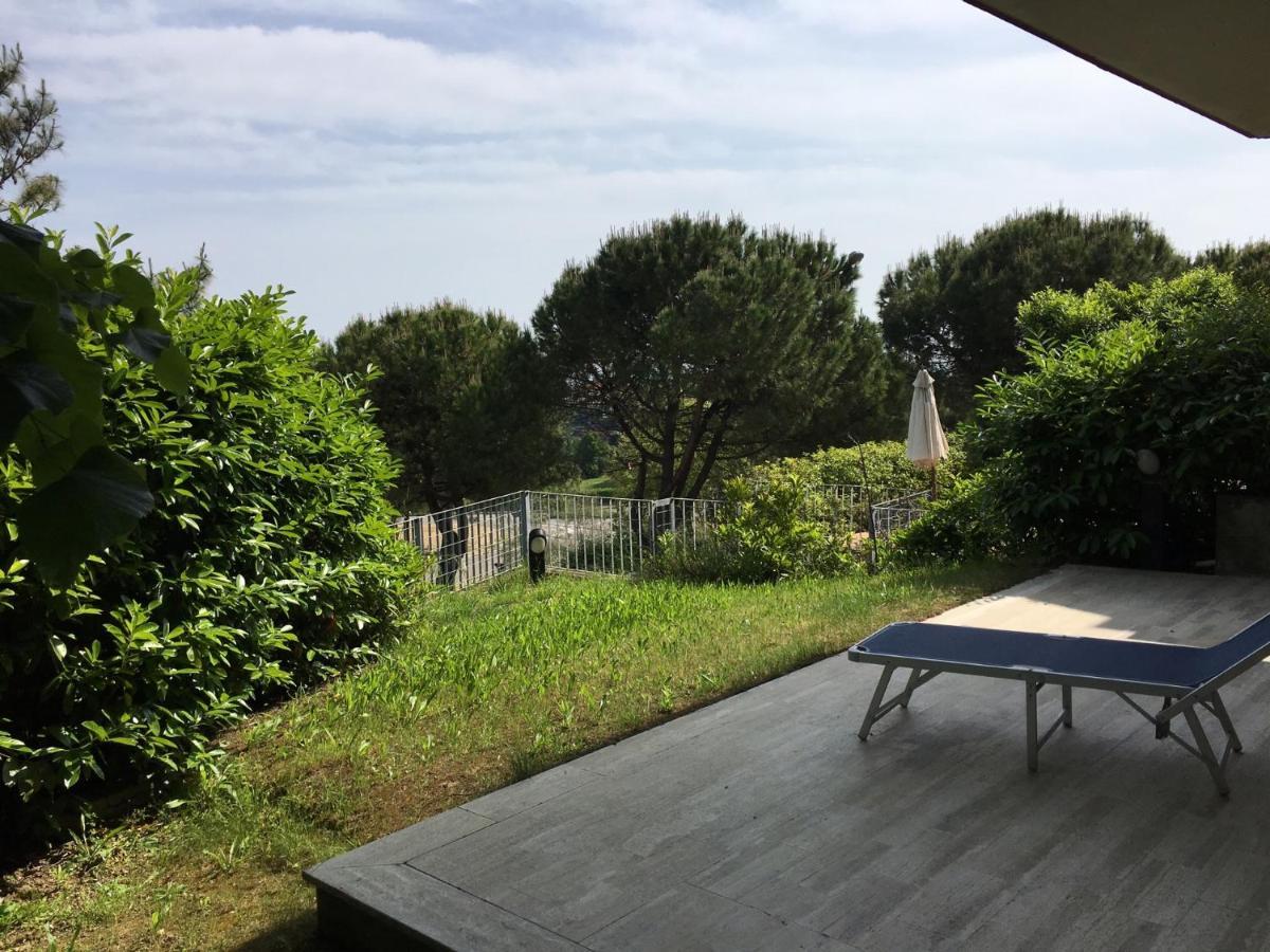 Villetta Panoramica con Giardino a Riccione Esterno foto
