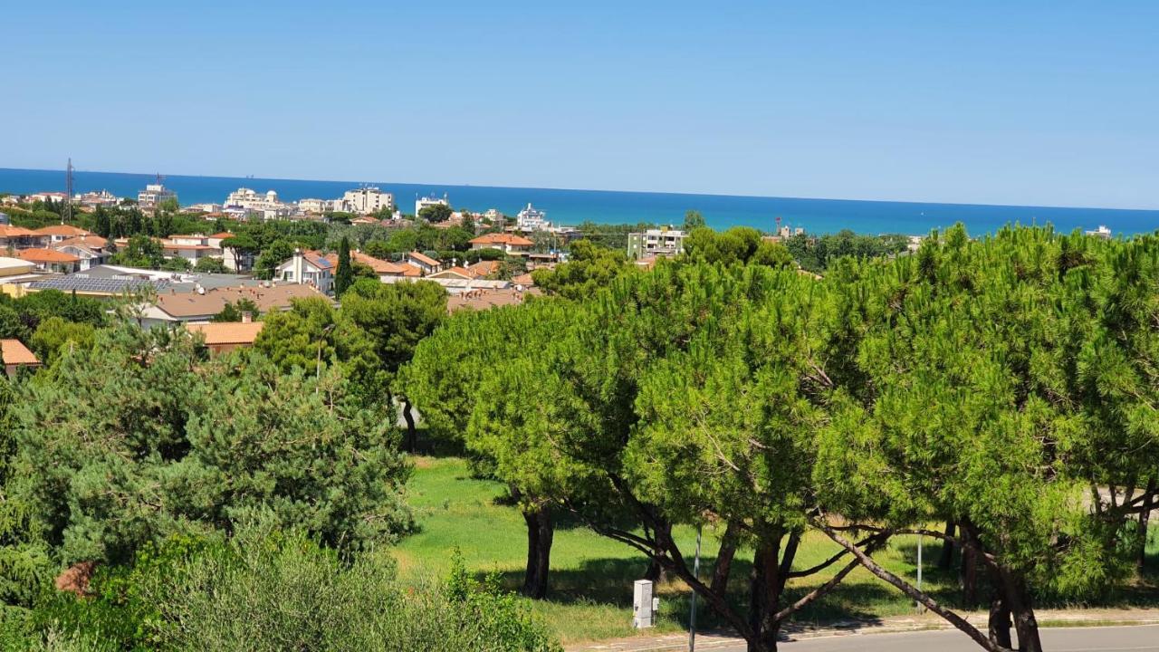 Villetta Panoramica con Giardino a Riccione Esterno foto