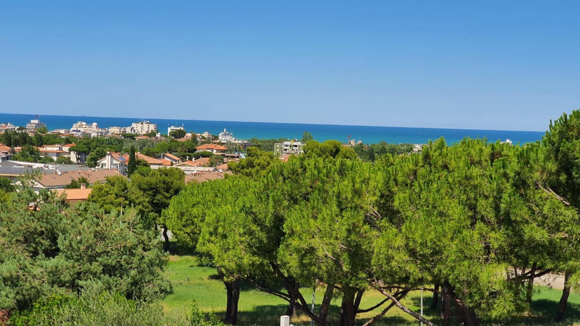 Villetta Panoramica con Giardino a Riccione Esterno foto