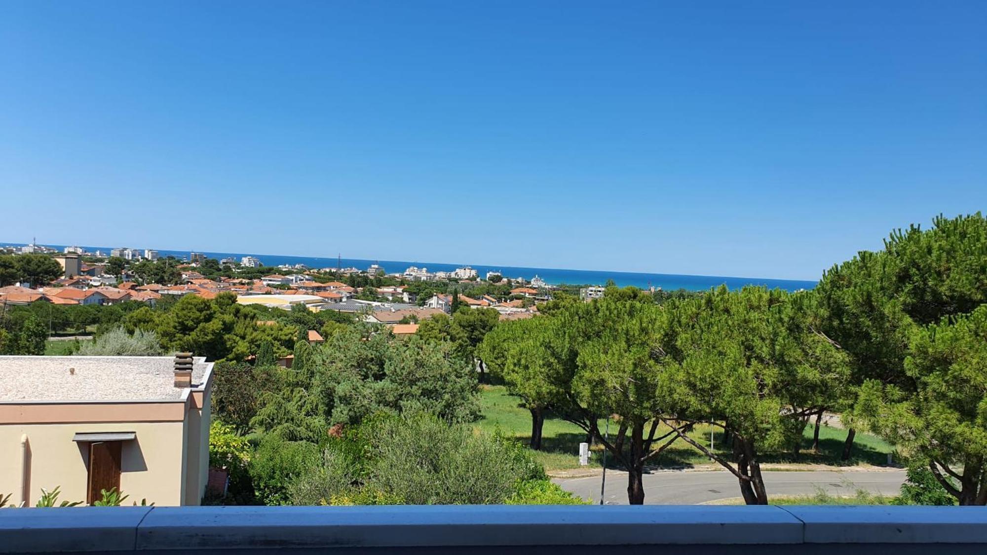 Villetta Panoramica con Giardino a Riccione Esterno foto